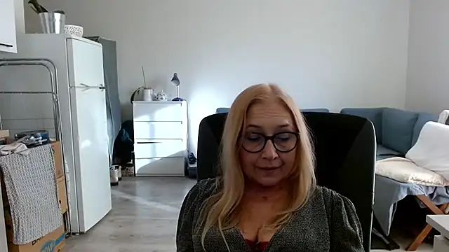 sofia xkiss online show from March 4, 2025, 2:42 pm