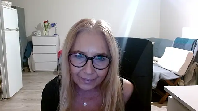 sofia xkiss online show from March 9, 2025, 6:11 pm