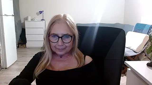 sofia xkiss online show from March 16, 2025, 6:01 pm