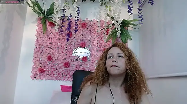 BLONDE SEXYHOT online show from February 13, 2025, 3:07 am