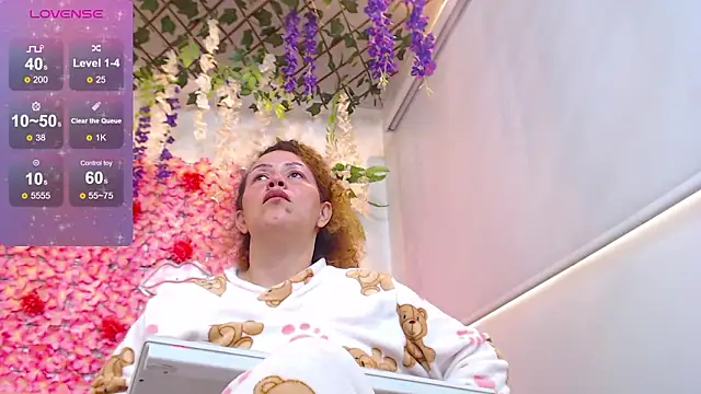 BLONDE SEXYHOT online show from February 11, 2026, 3:17 pm