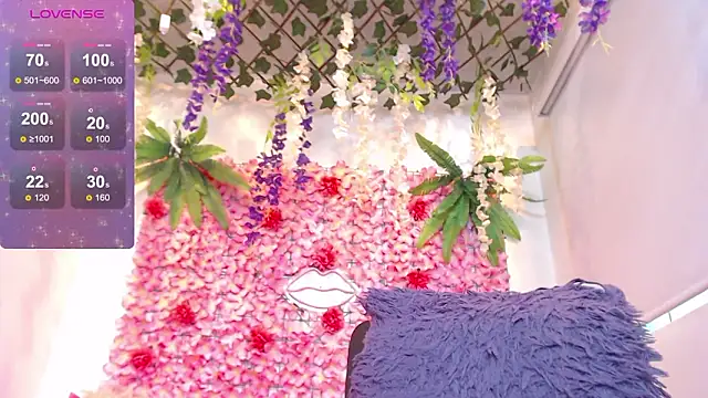 BLONDE SEXYHOT online show from March 13, 2026, 4:46 pm