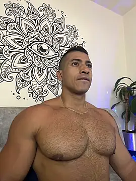 aaroncolombia online show from November 12, 2025, 7:09 am