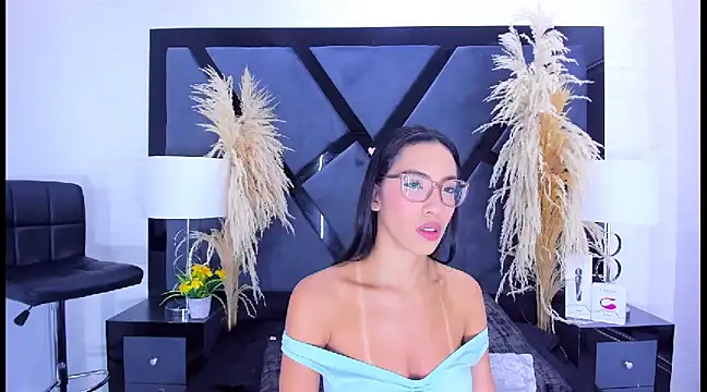 Snapshot of KylieWhite chatting on January 15, 2025, 5:08 am KylieWhite online show from January 15, 2025, 5:08 am