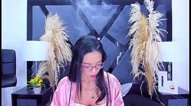 Snapshot of KylieWhite chatting on January 23, 2025, 12:30 pm KylieWhite online show from January 23, 2025, 12:30 pm