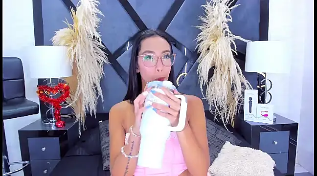 Snapshot of KylieWhite chatting on February 4, 2025, 4:18 pm KylieWhite online show from February 4, 2025, 4:18 pm