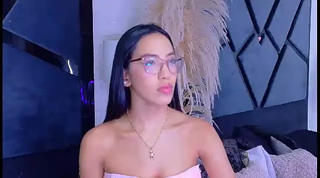 Snapshot of KylieWhite chatting on March 15, 2025, 12:24 pm KylieWhite online show from March 15, 2025, 12:24 pm