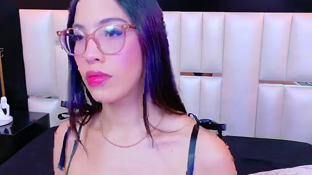 Snapshot of KylieWhite chatting on October 8, 2025, 6:11 am KylieWhite online show from October 8, 2025, 6:11 am