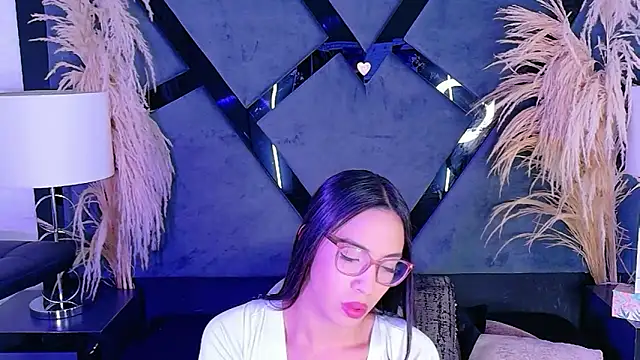 Snapshot of KylieWhite chatting on October 30, 2025, 8:53 pm KylieWhite online show from October 30, 2025, 8:53 pm