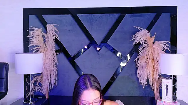 Snapshot of KylieWhite chatting on November 30, 2025, 1:37 pm KylieWhite online show from November 30, 2025, 1:37 pm