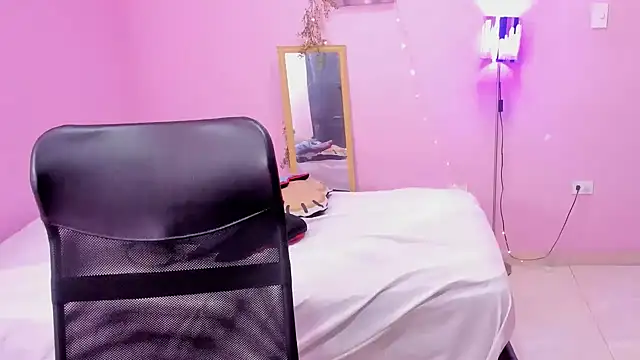 TEE DIRTY SQUIRT online show from March 1, 2025, 11:50 am