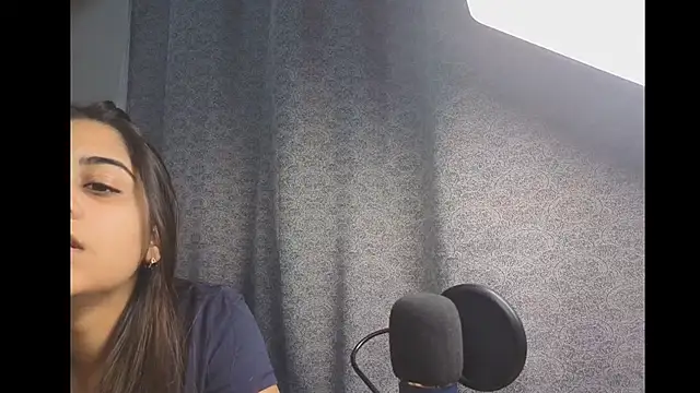 Snapshot of MiaOrtizCam chatting on February 9, 2026, 1:31 am MiaOrtizCam online show from February 9, 2026, 1:31 am