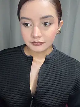 Melanyprada online show from April 8, 2026, 4:45 am