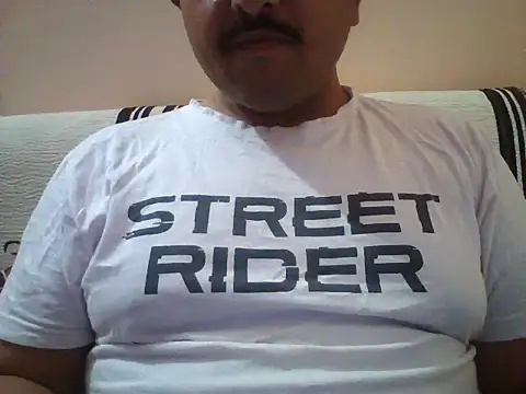 Akhil3290 online show from April 16, 2026, 3:24 pm