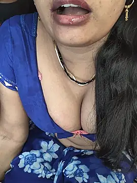 Snapshot of Shivani_Mumbai85 chatting on July 13, 2026, 5:38 pm Shivani Mumbai85 online show from July 13, 2026, 5:38 pm