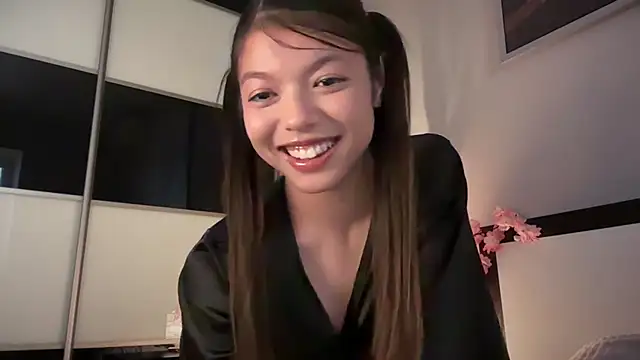 DesiredHoney online show from June 21, 2026, 4:09 pm