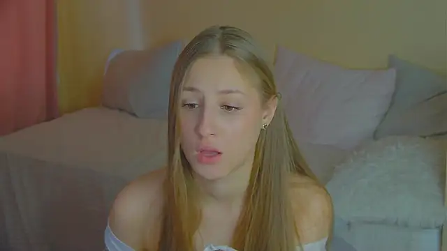 BritneyCruze online show from November 13, 2025, 9:19 am