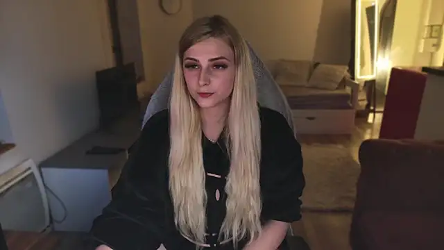 Snapshot of ce_leste__ chatting on February 15, 2025, 10:10 pm ce leste online show from February 15, 2025, 10:10 pm