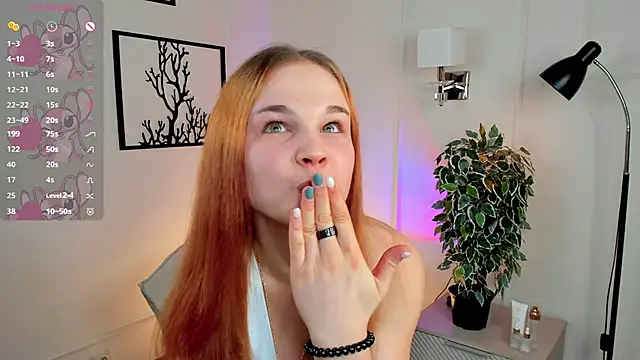 OdetteHarwick online show from March 18, 2025, 9:32 pm