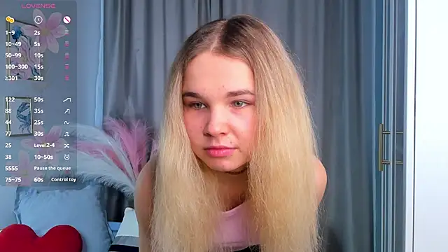 OdetteHarwick online show from October 22, 2025, 8:03 am