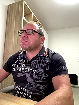 coupleLatinaLovers online show from October 24, 2025, 4:53 am