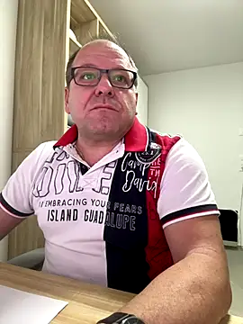 coupleLatinaLovers online show from December 1, 2025, 6:07 am