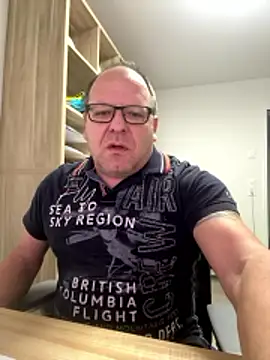 Snapshot of coupleLatinaLovers chatting on January 9, 2026, 6:16 am coupleLatinaLovers online show from January 9, 2026, 6:16 am