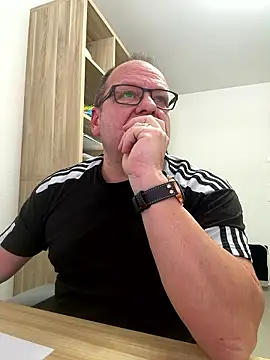 Snapshot of coupleLatinaLovers chatting on January 12, 2026, 8:19 am coupleLatinaLovers online show from January 12, 2026, 8:19 am