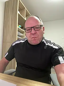 Snapshot of coupleLatinaLovers chatting on January 15, 2026, 7:13 am coupleLatinaLovers online show from January 15, 2026, 7:13 am