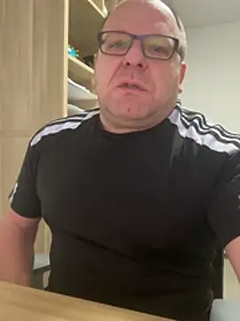 Snapshot of coupleLatinaLovers chatting on February 10, 2026, 6:06 am coupleLatinaLovers online show from February 10, 2026, 6:06 am