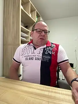 Snapshot of coupleLatinaLovers chatting on March 9, 2026, 6:06 am coupleLatinaLovers online show from March 9, 2026, 6:06 am