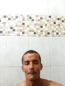 Snapshot of morenogato100 chatting on December 3, 2025, 9:40 am morenogato100 online show from December 3, 2025, 9:40 am