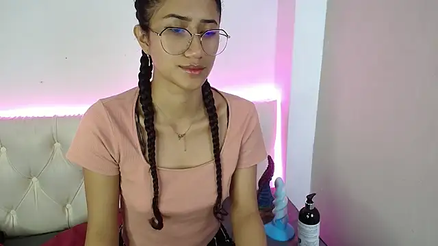 Snapshot of KaitlynLoveCam chatting on February 13, 2025, 4:11 am KaitlynLoveCam online show from February 13, 2025, 4:11 am