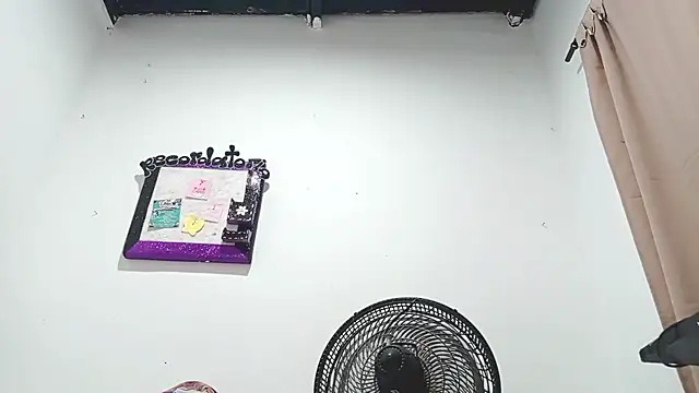 PetiteIvoryQueen19 online show from March 11, 2025, 4:54 am