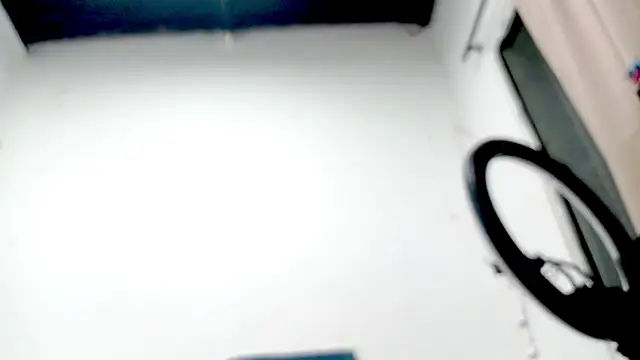 PetiteIvoryQueen19 online show from November 26, 2025, 4:13 am