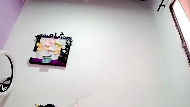 Snapshot of PetiteIvoryQueen19 chatting on February 6, 2026, 6:44 pm PetiteIvoryQueen19 online show from February 6, 2026, 6:44 pm