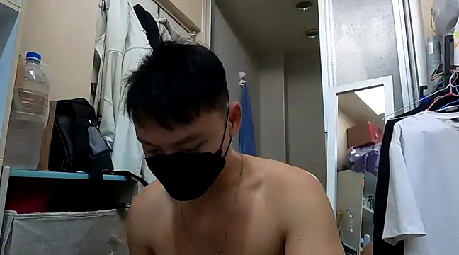 Snapshot of frnk30151 chatting on December 11, 2024, 2:11 pm frnk30151 online show from December 11, 2024, 2:11 pm