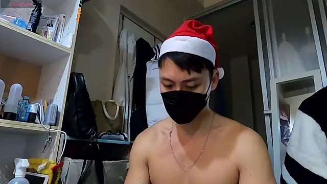 Snapshot of frnk30151 chatting on December 25, 2024, 2:34 pm frnk30151 online show from December 25, 2024, 2:34 pm