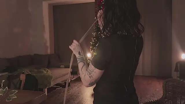 vinylstore online show from December 18, 2024, 8:14 pm