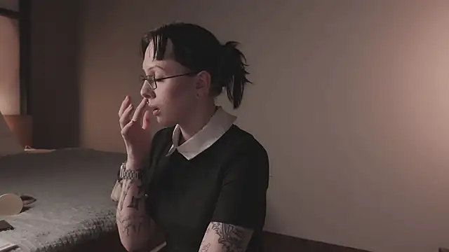 vinylstore online show from January 19, 2025, 8:19 pm