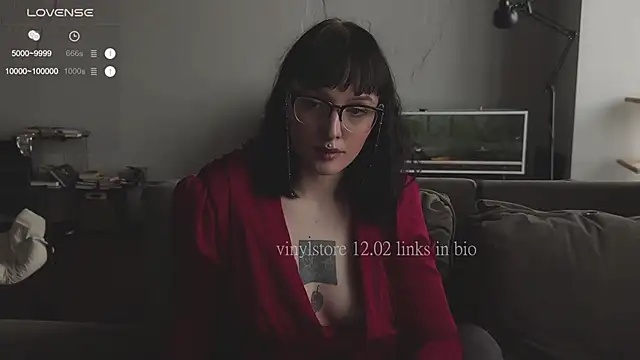 vinylstore online show from February 12, 2025, 5:58 am