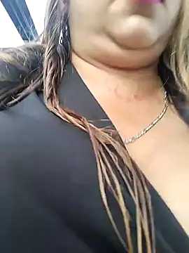 Laura-Hernandez online show from December 28, 2024, 10:02 pm