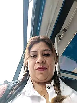 Laura-Hernandez online show from March 20, 2025, 3:36 pm