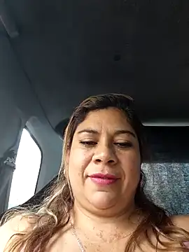 Snapshot of Laura-Hernandez chatting on February 2, 2026, 7:34 pm Laura-Hernandez online show from February 2, 2026, 7:34 pm