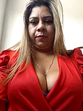 Snapshot of Laura-Hernandez chatting on February 5, 2026, 2:00 pm Laura-Hernandez online show from February 5, 2026, 2:00 pm