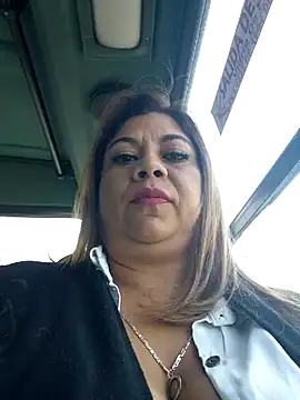 Snapshot of Laura-Hernandez chatting on March 4, 2026, 2:12 pm Laura-Hernandez online show from March 4, 2026, 2:12 pm