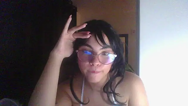 Snapshot of Kiri_Cutee chatting on February 14, 2025, 8:31 am Kiri Cutee online show from February 14, 2025, 8:31 am
