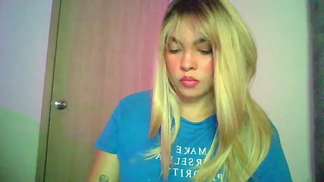 Snapshot of Kiri_Cutee chatting on October 9, 2025, 4:32 am Kiri Cutee online show from October 9, 2025, 4:32 am