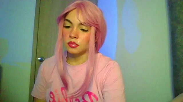 Snapshot of Kiri_Cutee chatting on October 16, 2025, 4:24 am Kiri Cutee online show from October 16, 2025, 4:24 am