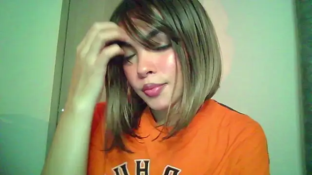 Snapshot of Kiri_Cutee chatting on October 22, 2025, 4:02 am Kiri Cutee online show from October 22, 2025, 4:02 am